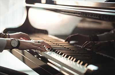 浅谈钢琴教学中对音乐“进行感”的培养