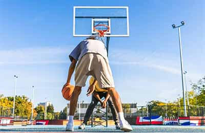 校园篮球运动体育文化论文