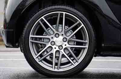 轿车轮胎操纵稳定性匹配研究